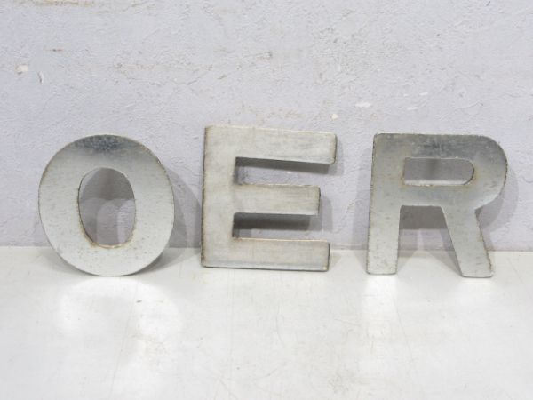 小田急 社名文字「OER」