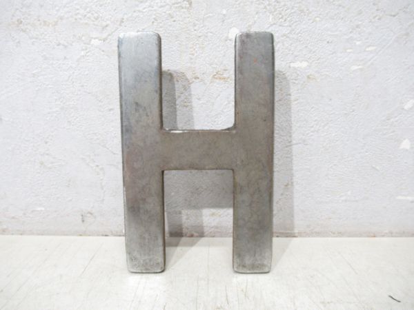 バラ文字「H」