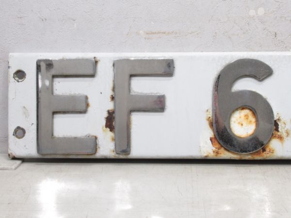 ブロックナンバー「EF64 72」前面