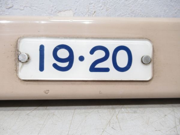 キハ22　車内座席表示板「17・18/19・20」レールカバー付き
