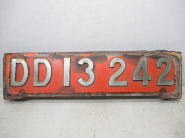 切抜板「DD13 242」